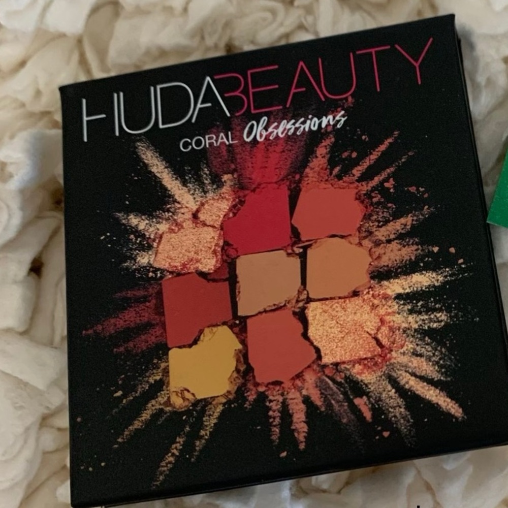 Huda Beauty Coral Obsessions Palette